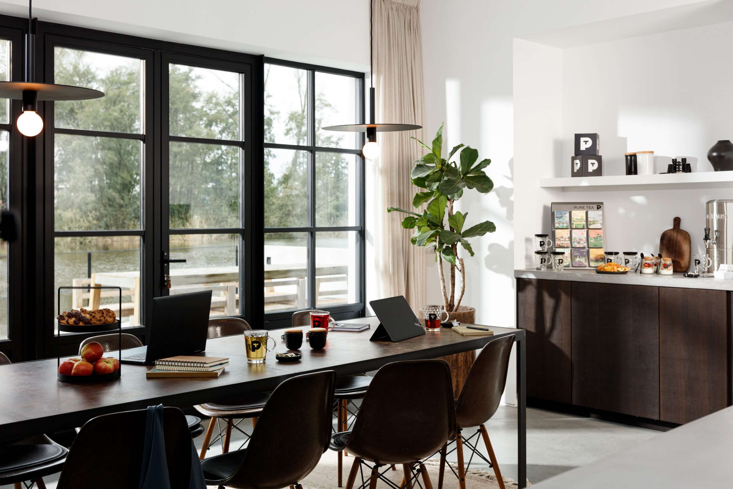 PURE TEA_Meeting Room